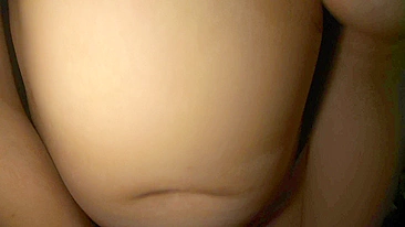 Novinha safada goza forte dedando o grelinho e levando porra.