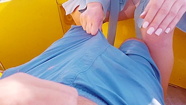 Veja punheta pública na roda-gigante com bolas explodindo em porra!