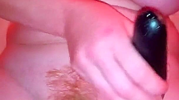 Minha esposa depilou buceta, coxas, pernas e cu enquanto eu via.