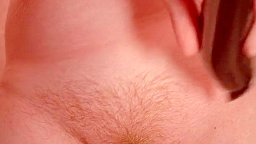 Apara teu matagal ruivo e mija forte vendo minha milf peluda e curvilínea.