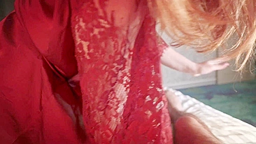 Milf ruiva esposa adora e faz boquete sensual.