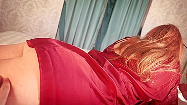 Milf ruiva esposa adora e faz boquete sensual.