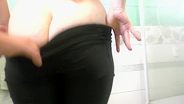 Novinha fudida em leggings XXX leva vara com força.