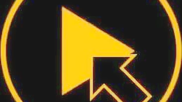 Flagrada se masturbando ao ar livre e gozada na buceta peluda