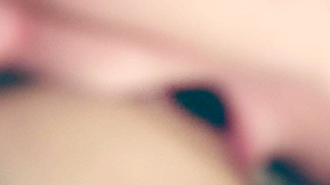 Irmã goza com a língua do cara na cam.