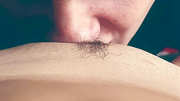 Irmã goza com a língua do cara na cam.