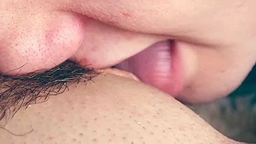 Irmã goza com a língua do cara na cam.