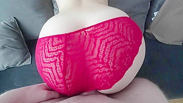 Irmã sexy de meias e calcinha vermelha.