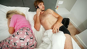 Essa vadia safada fodeu o amigo do marido e foi pega!