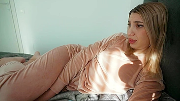 Irmã desafia irmão no verdade ou consequência; leva rola inesperada.