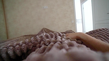 Mãe me pegou batendo punheta pra pornô de incesto com a porta aberta. #NSFW