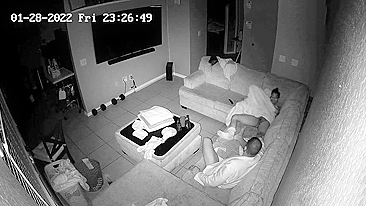 Meia-irmã preta quer pau preto grande em vídeo pornô de cam IP com muita foda