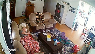 Mamãe dos EUA mostra como se masturba em vídeo grátis de IP cam