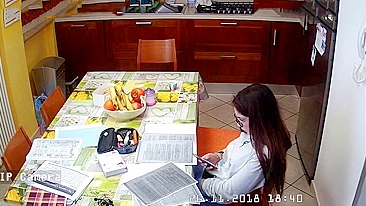 Masturbação sutil da enteada safada que precisa de uma foda