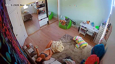 Pornô americano de câmera escondida com masturbação de uma safada kinky