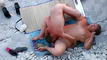 Pornô francês de spy cam com gordinha safada sendo chupada e dedada