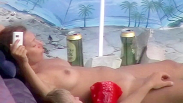 Pornô italiano de spy cam com casal nudista se divertindo na praia