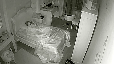 Pornô alemão de câmera: meia-irmã se masturbando quer pau duro dentro