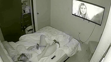 Madrasta europeia se masturbando em filme XXX espião com orgasmos