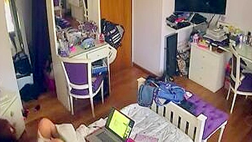 Ruiva teen em câmera escondida XXX com masturbação quente e orgasmos