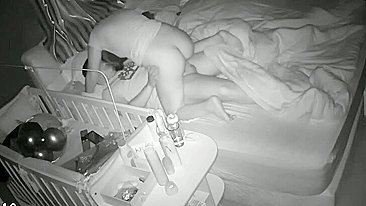 Sessão escondida de foda com babá morena que precisa cavalgar e gozar