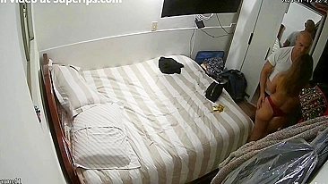 Filme italiano de sexo em família com provocação quente e foda bruta em IP cam