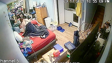 Cena de foda em família com putaria bagunçada em vídeo kinky de câmera IP