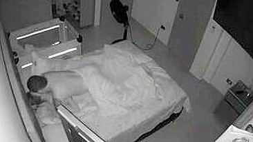 Cena de Sexo em Família com Irmã Peituda Usando a Buceta Molhada pra Fazê-lo Gozar