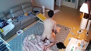 Cena de foda em IP cam com stepdaughter asiática levando pau do pai até o talo