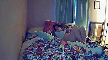 Masturbação americana com vadia de cam espiã tocando a buceta