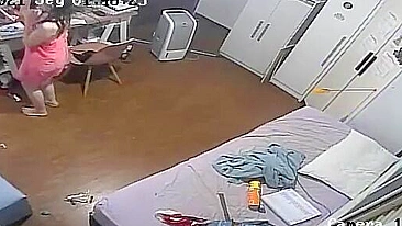 Filme de Cam Mostrando Irmã Europeia Rabuda que Adora Provocar