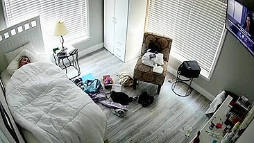 Madrasta safada se masturbando sozinha em câmera IP HD