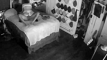 Sexo selvagem em família com irmãzinha branca e enteado BBC em IP cam XXX