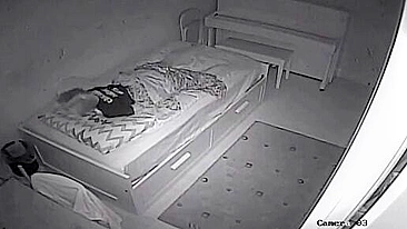 Gostosa dos EUA Dedando Essa Buceta Linda em Filme de IP Cam Grátis