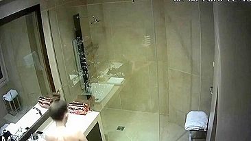 Irmã eslava exibe o corpão em vídeo pornô vazado de câmera IP em HD