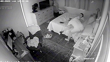 Meia-irmã alta é fodida em cena de sexo com câmera IP e muita preliminar