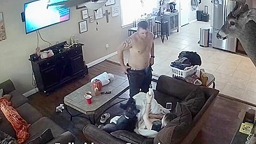 Cena de Foda Brutal: Cara Tarado Quer Usar a Meia-Irmã com Câmera Espiã