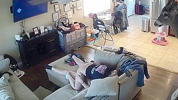 Jovens Safados Flagrados Transando em Câmera Escondida pelo Irmão Tarado