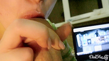 Esfregando e Puxando Esse Pau Sujo, Engolindo Todo o Esperma!