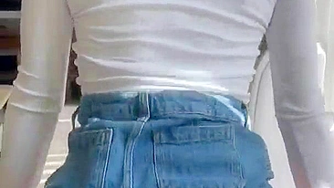 Namorada Amadora Cavalga no Estilo Vaqueira e Engole Porra em Pornô Caseiro