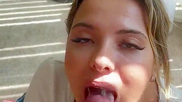 Namorada Amadora Cavalga no Estilo Vaqueira e Engole Porra em Pornô Caseiro