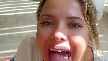 Namorada Amadora Cavalga no Estilo Vaqueira e Engole Porra em Pornô Caseiro