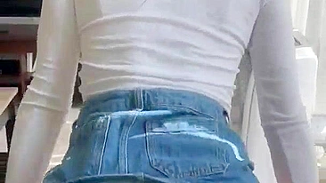 Namorada Amadora Cavalga no Estilo Vaqueira e Engole Porra em Pornô Caseiro