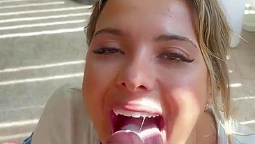 Namorada Amadora Cavalga no Estilo Vaqueira e Engole Porra em Pornô Caseiro