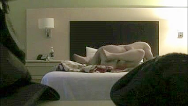 Espiando Gordinha Amadora Gozando na Câmera Escondida