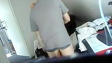 Mãe Alemã Madura Espionada na Câmera Escondida do Escritório