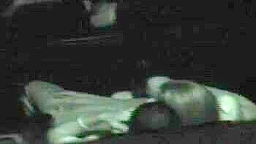 Boquete Espiado - Amadora Voyeur Flagrada no Ato