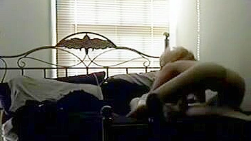 Loira Cavalgando Gozando em Câmera Escondida - Porno Caseiro Amador