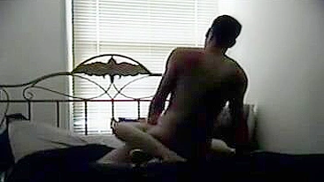 Loira Cavalgando Gozando em Câmera Escondida - Porno Caseiro Amador