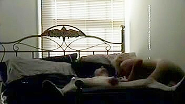 Loira Cavalgando Gozando em Câmera Escondida - Porno Caseiro Amador